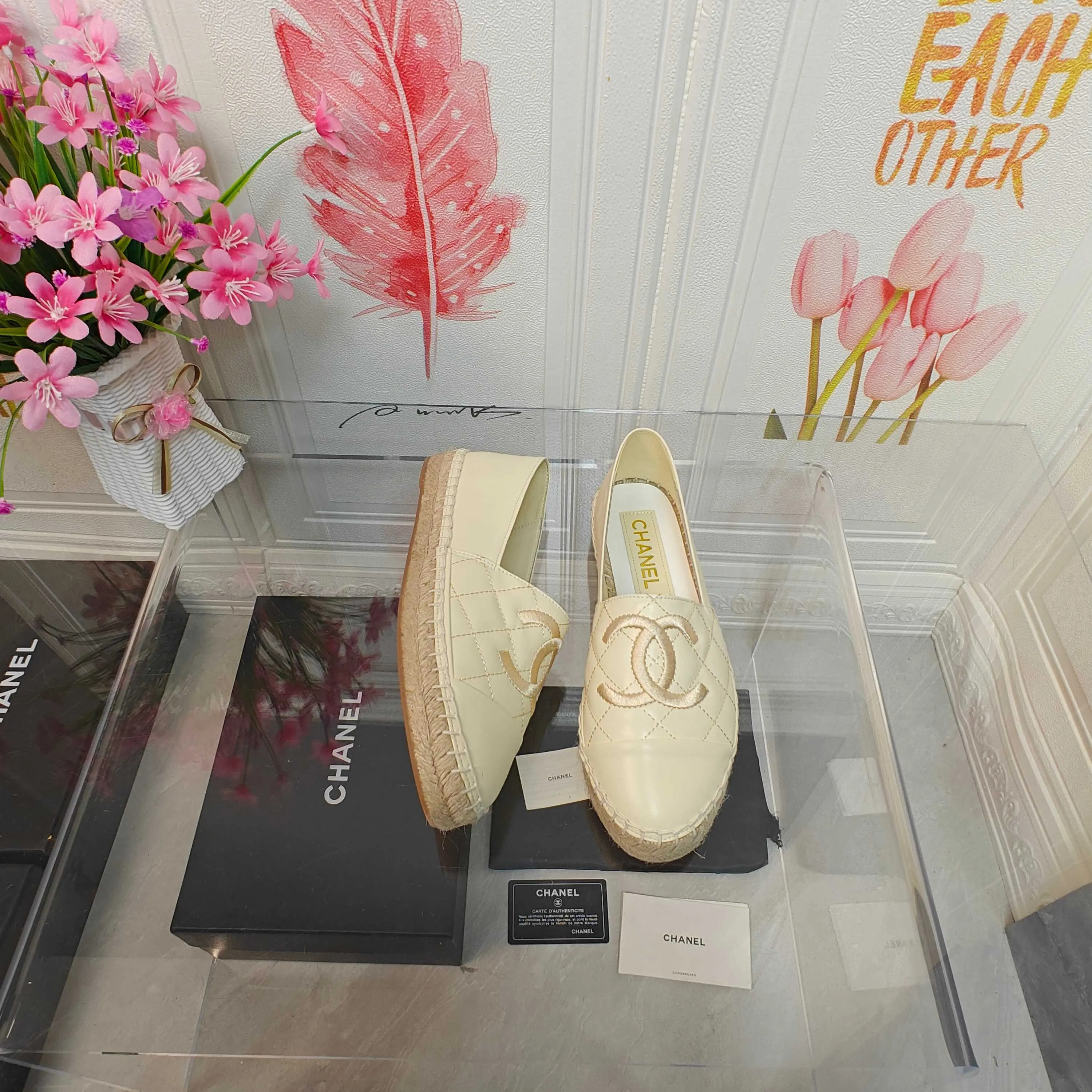 👟👟Ex-factory price 400👟👟 CHANEL 2025 early spring new fisherman shoes, top version 👏👏The inner pads are all made of original imported goatskin! Number of codes: 35 - 40 (codes 34, 41, and 42 can be customized without return or exchange) Standard codes come with a full set of packaging